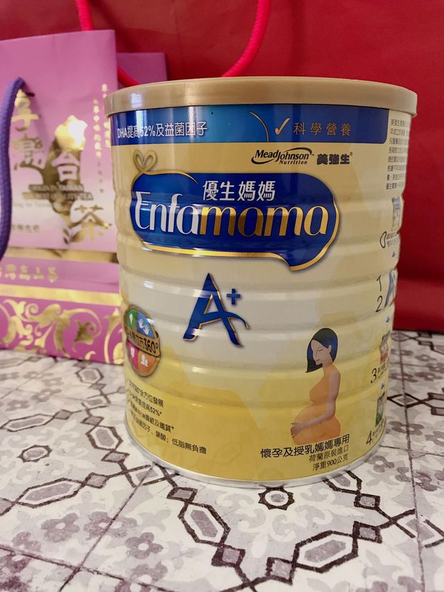 美強生+1
不知道是不是因為我懷孕時有喝，寶寶也習慣那個口味，出生後就喝同牌的優生
現在我寶貝換奶是混哺美強生，就沒有吐奶不喝的過渡期