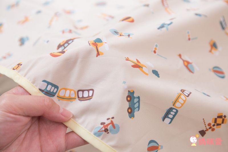 日本 akachan to issyo - 日本製防水斗篷雨衣-蝴蝶花園-粉-附收納袋