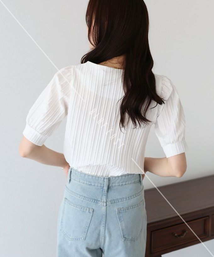 日本 BLUE EAST - 韓國製 心型領細緻泡泡短袖襯衫-煙燻藍