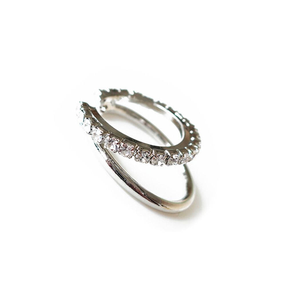 日本製 成熟感水鑽交錯線條耳骨夾-銀