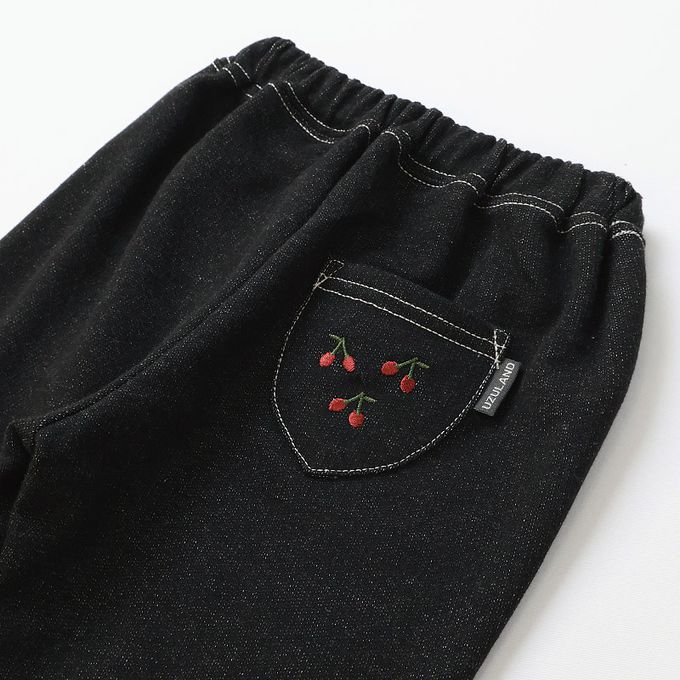 日本 ZOOLAND - 甜美荷葉花朵反摺七分褲-櫻桃刺繡-黑