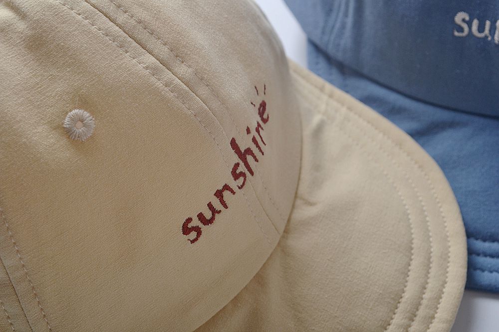 字母鴨舌帽-米色