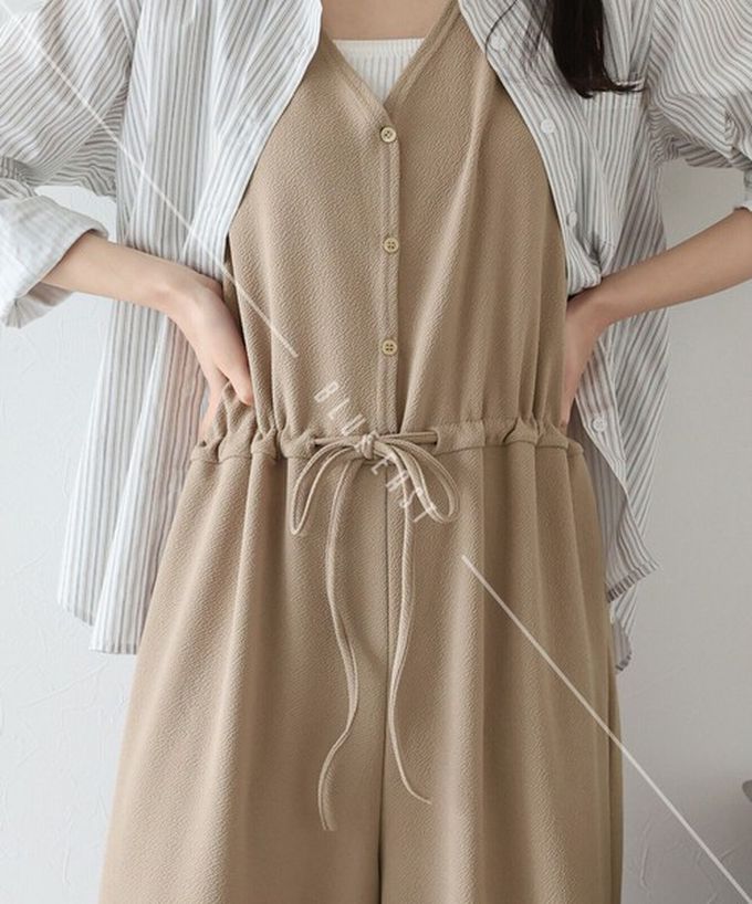 日本 BLUE EAST - 韓國製 簡潔迷人V領無袖連身褲-卡其