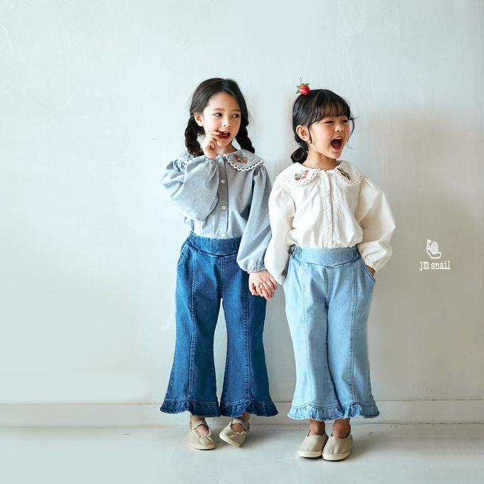 韓國 Jmsnail - 草莓刺繡領點綴澎澎袖襯衫-藍