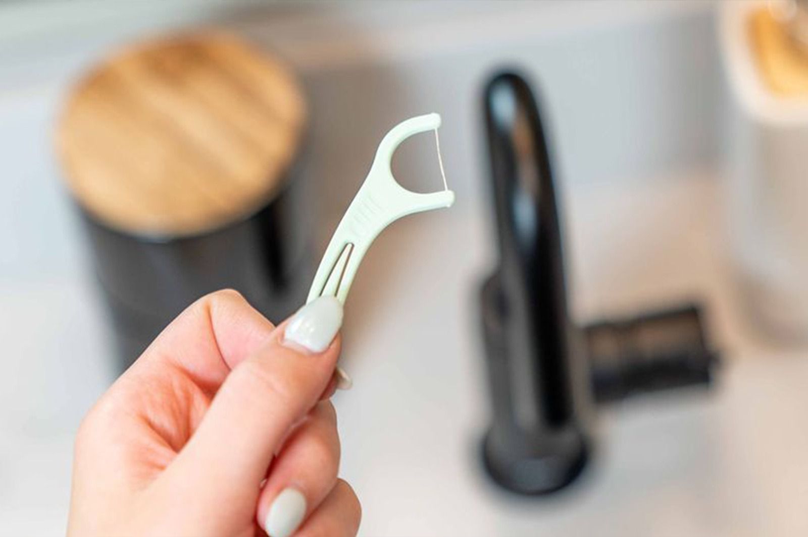 美國 Plackers 派樂絲 - 雙線倍潔亮白牙線棒-150入