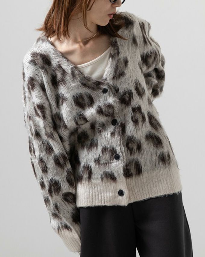 日本 gleam - 馬海毛觸感成熟豹紋V領針織開襟衫-灰