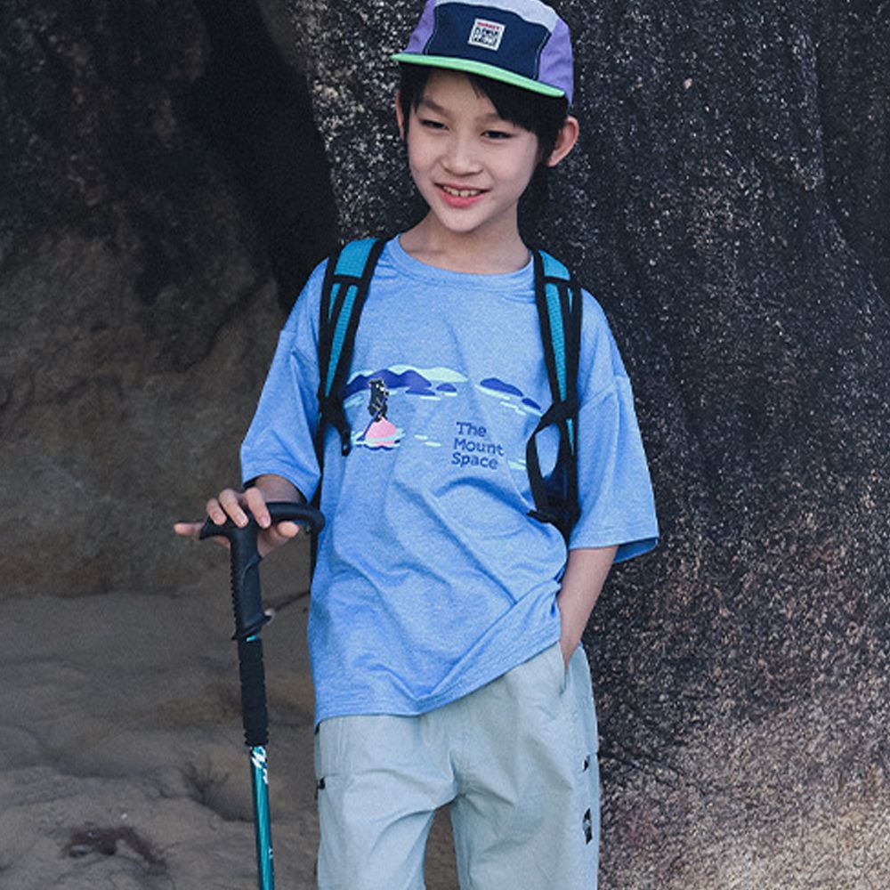 休閒圓領短袖上衣-手繪山系-淺藍