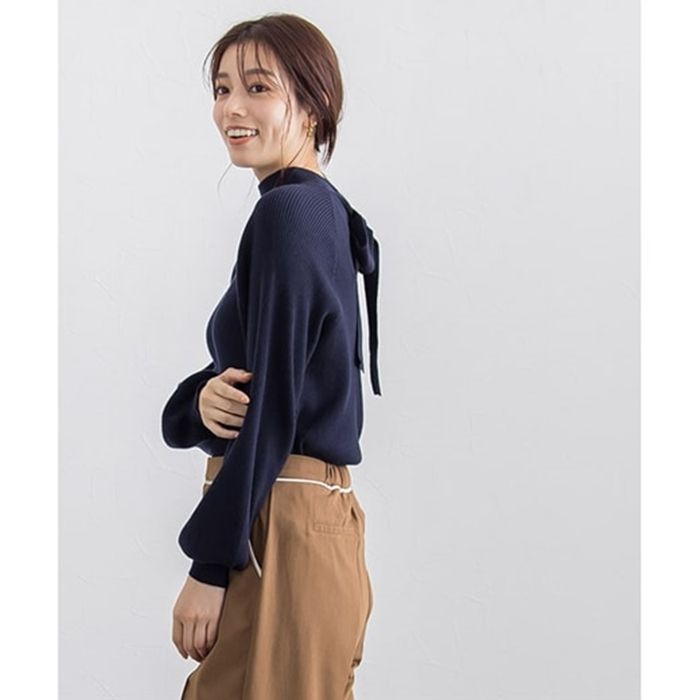 日本 BELLUNA - 優雅後扭結綁帶針織上衣-深可可