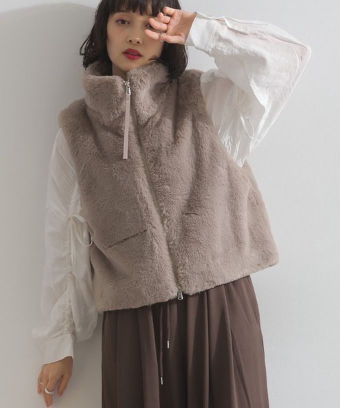 日本 ELENCARE DUE - 柔軟蓬鬆仿毛立領雙拉鍊背心-象牙白