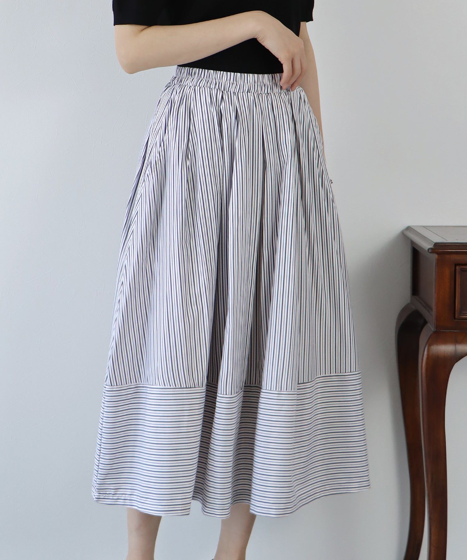 日本 BLUE EAST - 歐風質感條紋拼接修身長裙-綠x白