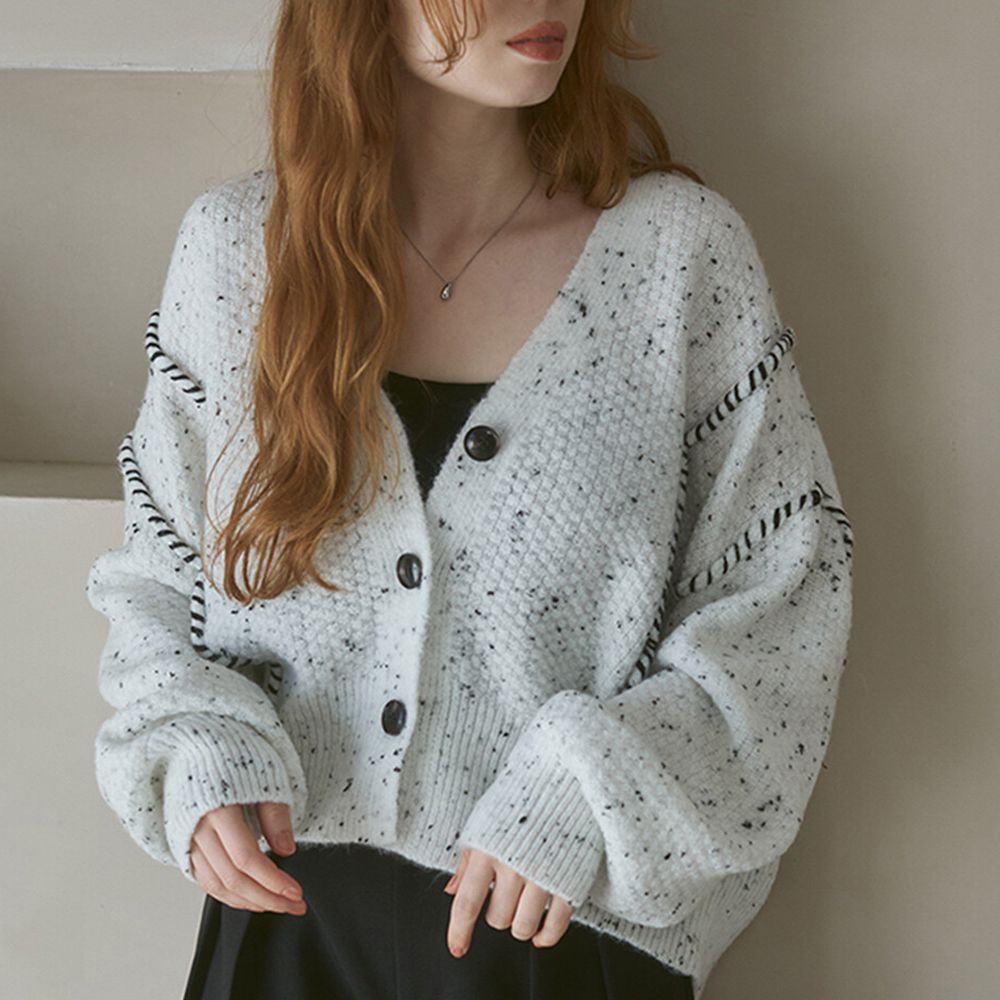 縫線感溫暖紋理短版針織外套-淺灰