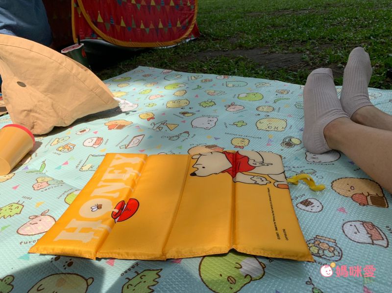 日本代購 - 單人隨身折疊坐墊(1cm厚)-派對旗幟-墨綠 (40x26cm)