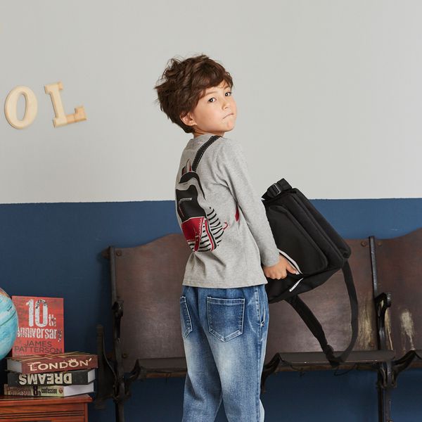 麗嬰房 Little moni - 後背包印圖上衣-麻花灰