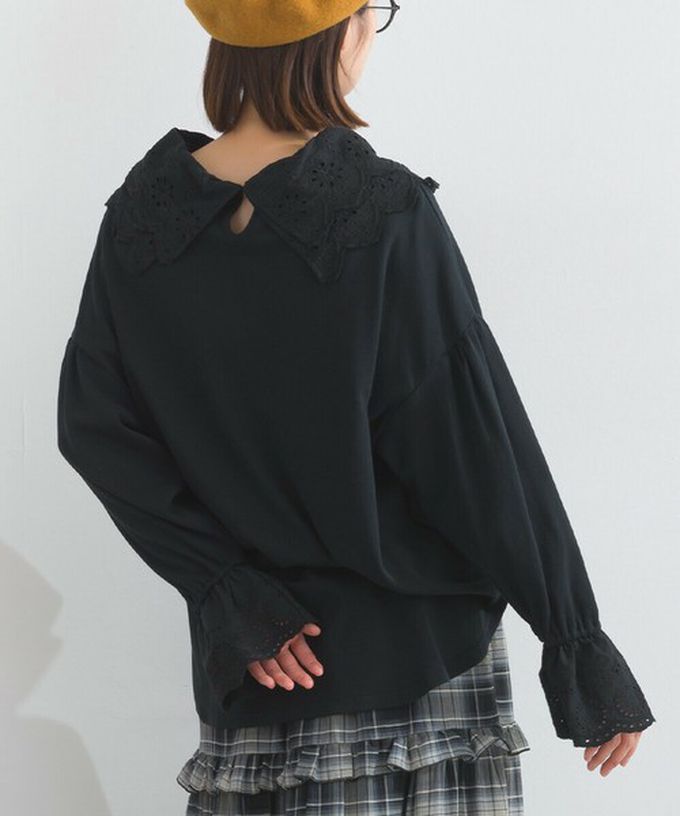 日本 Lupilien - 精緻蕾絲領落肩喇叭袖上衣-海軍藍條紋