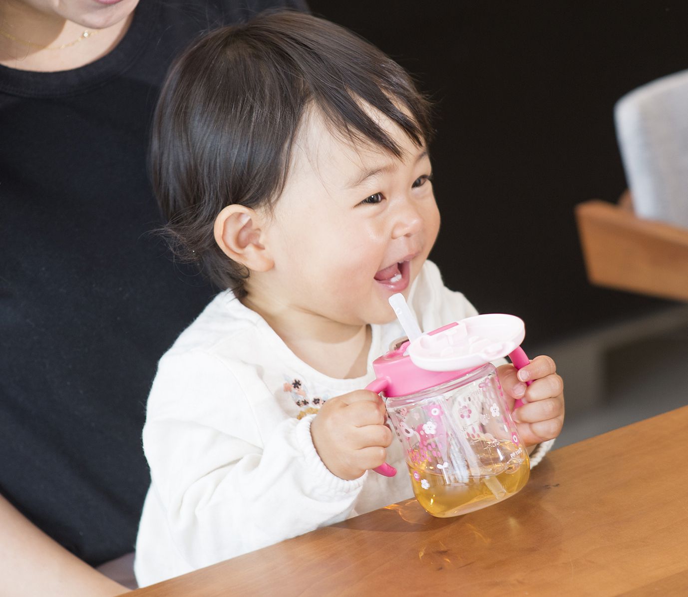 日本 Richell 利其爾 - 花間鹿吸管水杯-200ML-紅/粉-7個月適用