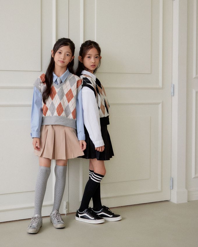 韓國 sm2 - 雙色V領菱格紋路搭配背心-黑X棕