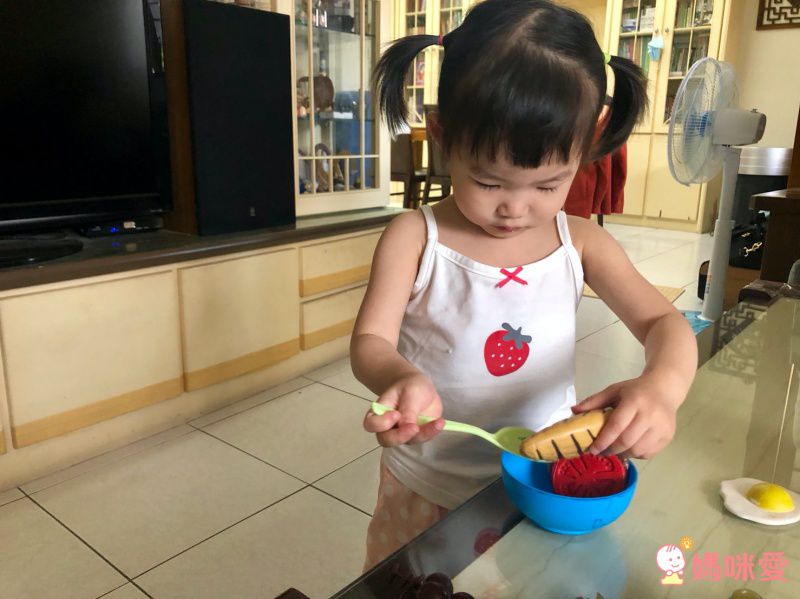 舒適微彈棉質吊帶背心-小小草莓