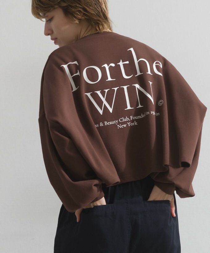 日本 Lupilien - 背後英文印花寬鬆休閒短版上衣-濃綠