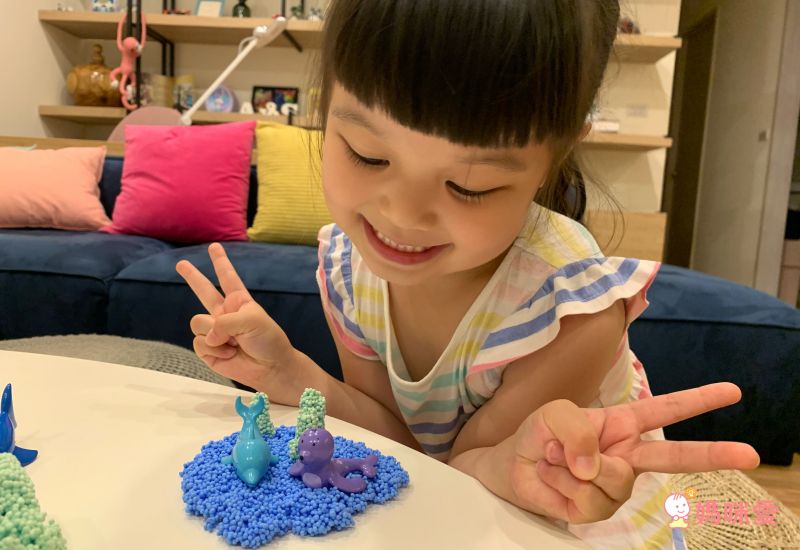 輕捏好塑形【美國Educational Insights 粒粒黏土】不卡指縫！