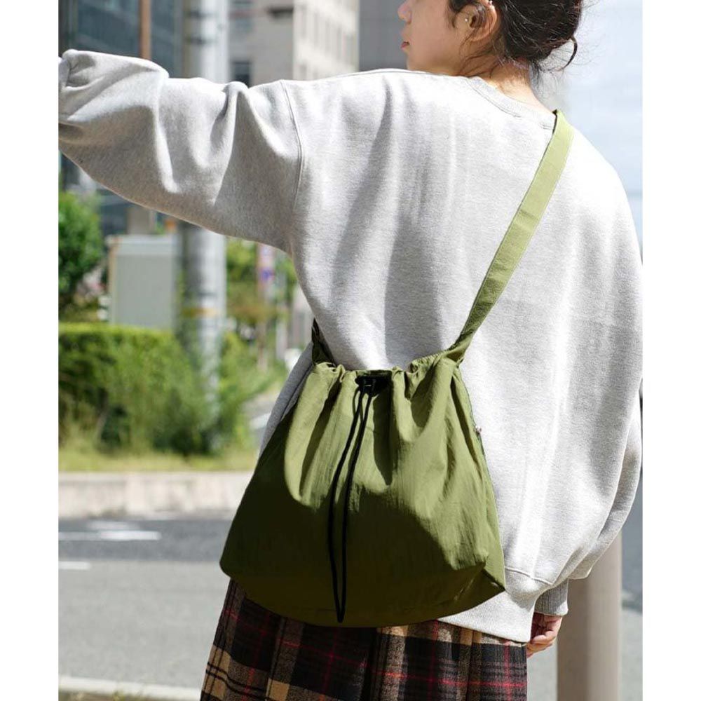 日本 zootie - 輕鬆束口袋著走抽繩肩背包-軍綠