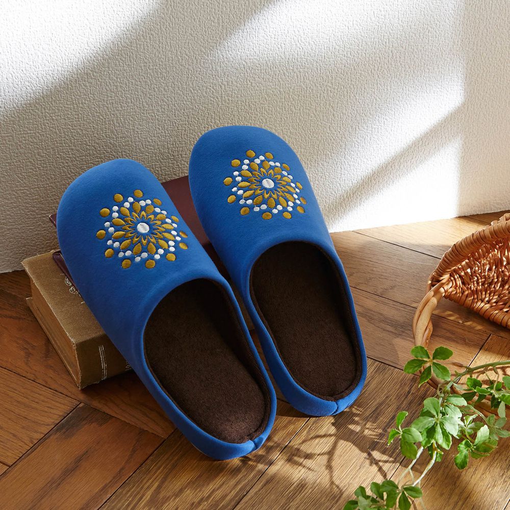 日本千趣會 - 絕美刺繡低反發室內拖鞋-藍