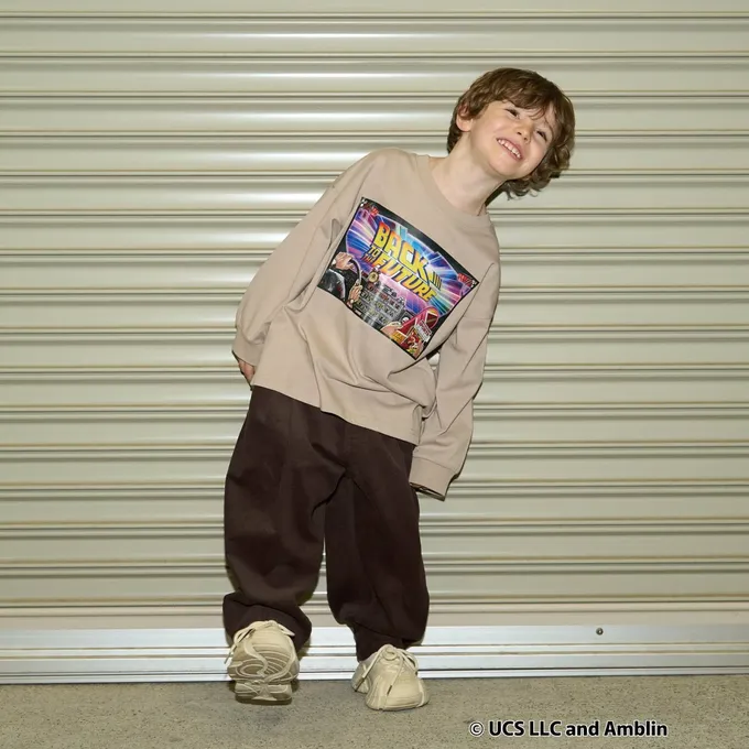 日本 b-ROOM - 聯名款 印花長袖上衣-回到未來電影場景-黑