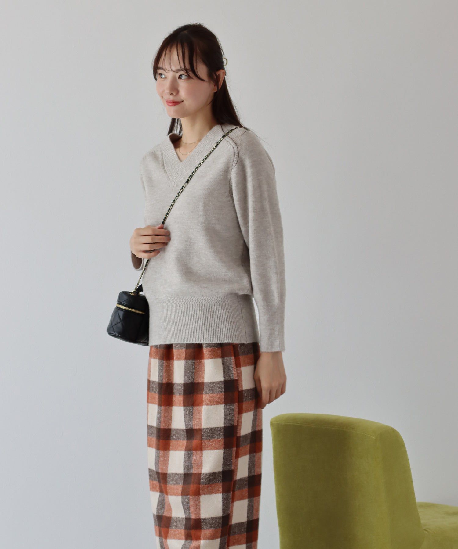 日本 BLUE EAST - 顯瘦V領柔軟針織上衣-黑