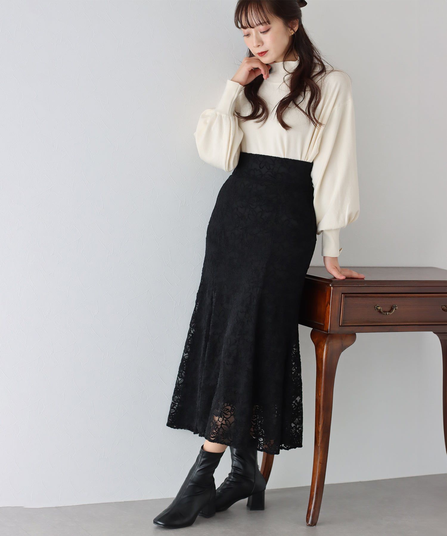 日本 BLUE EAST - 華麗全蕾絲鬆緊魚尾裙-黑