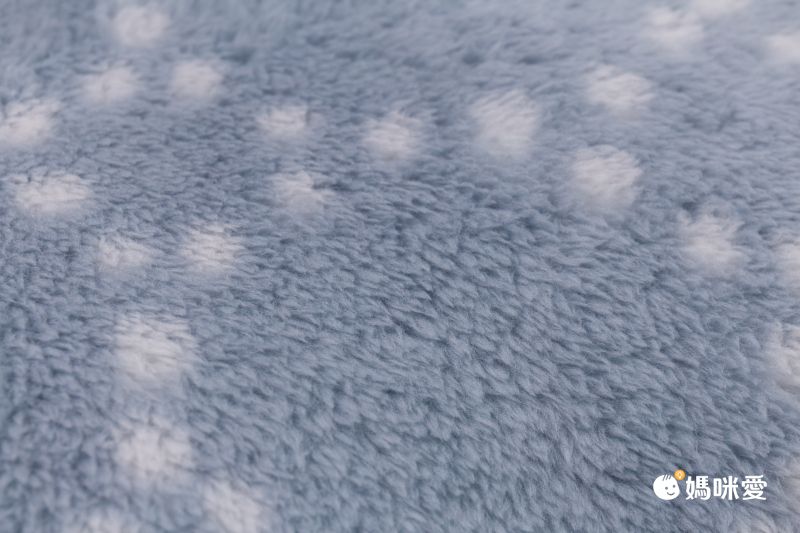 日本 DAIKAI - 極細纖維柔軟保暖豆形靠枕/抱枕-素色-沙杏 (55x29cm)