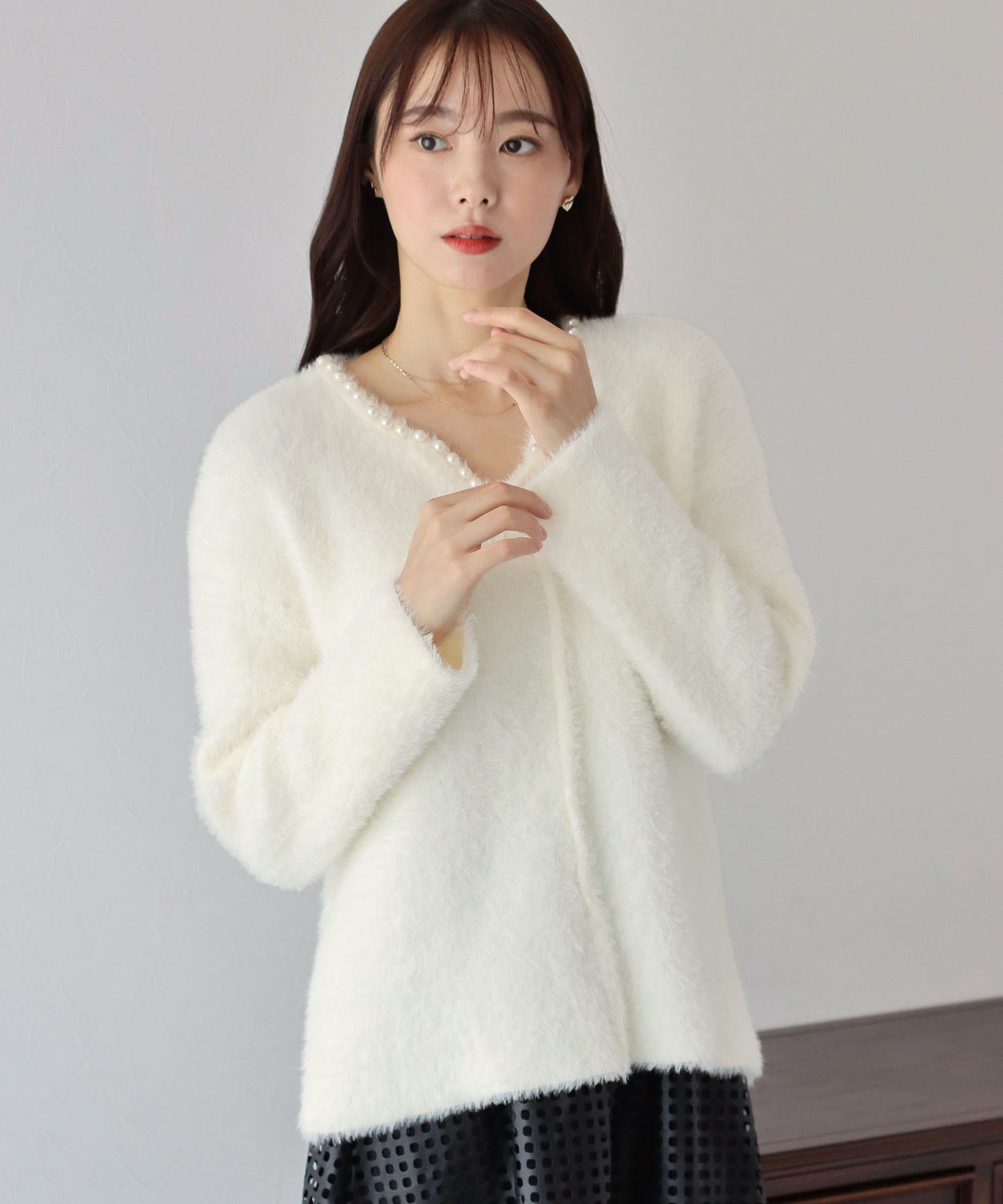 日本 BLUE EAST - 小貴氣珍珠領毛絨針織上衣-卡其