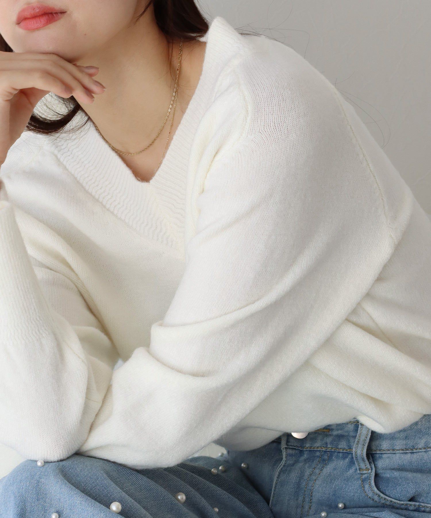 日本 BLUE EAST - 顯瘦V領柔軟針織上衣-黑