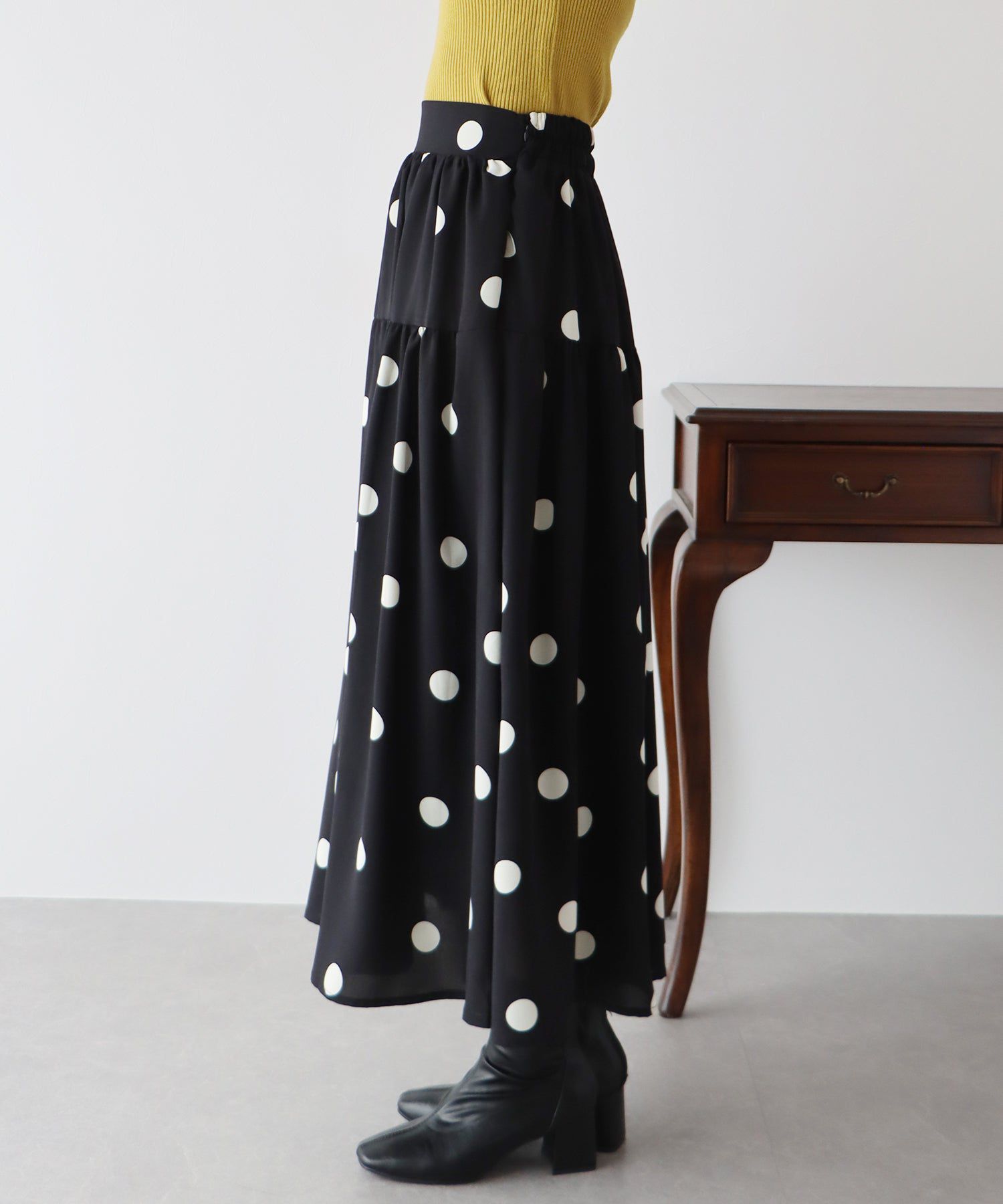 日本 BLUE EAST - 時尚波普點點修身長裙-黑