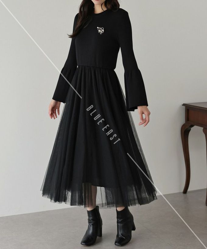 日本 BLUE EAST - 優雅薄紗拼接羅紋針織喇叭袖洋裝-黑