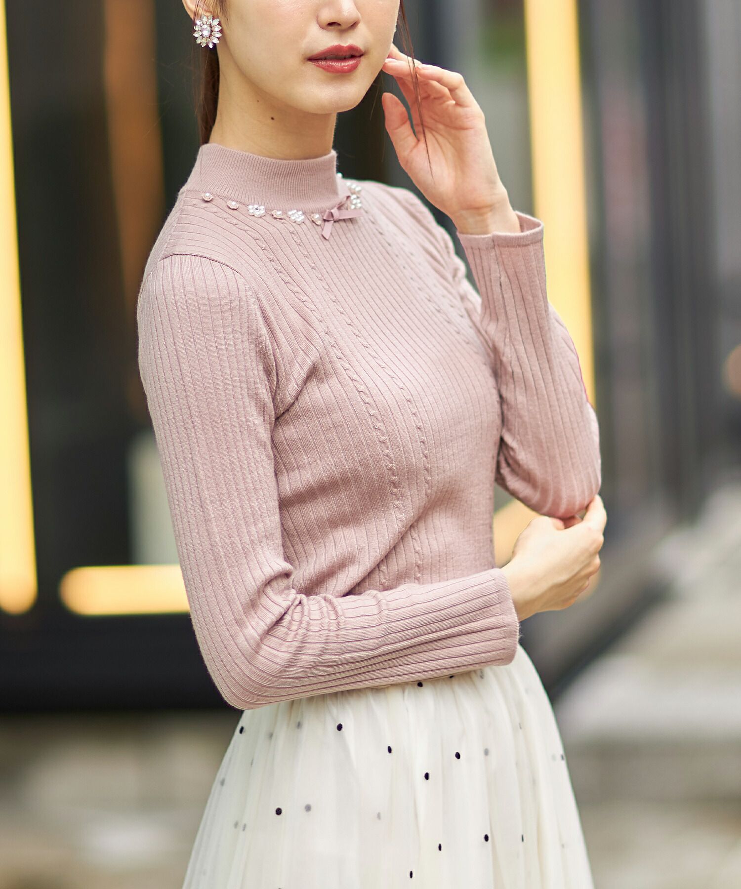 日本 tocco-closet - 氣質珍珠花朵針織上衣-奶油杏