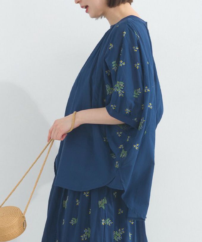 日本 Lupilien - 100%印度棉 優美植物刺繡大寬袖上衣-海軍藍