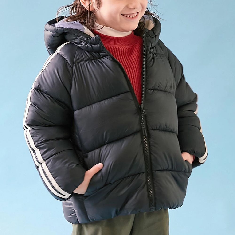 可機洗 輕量連帽保暖羽絨外套-袖子線條-黑