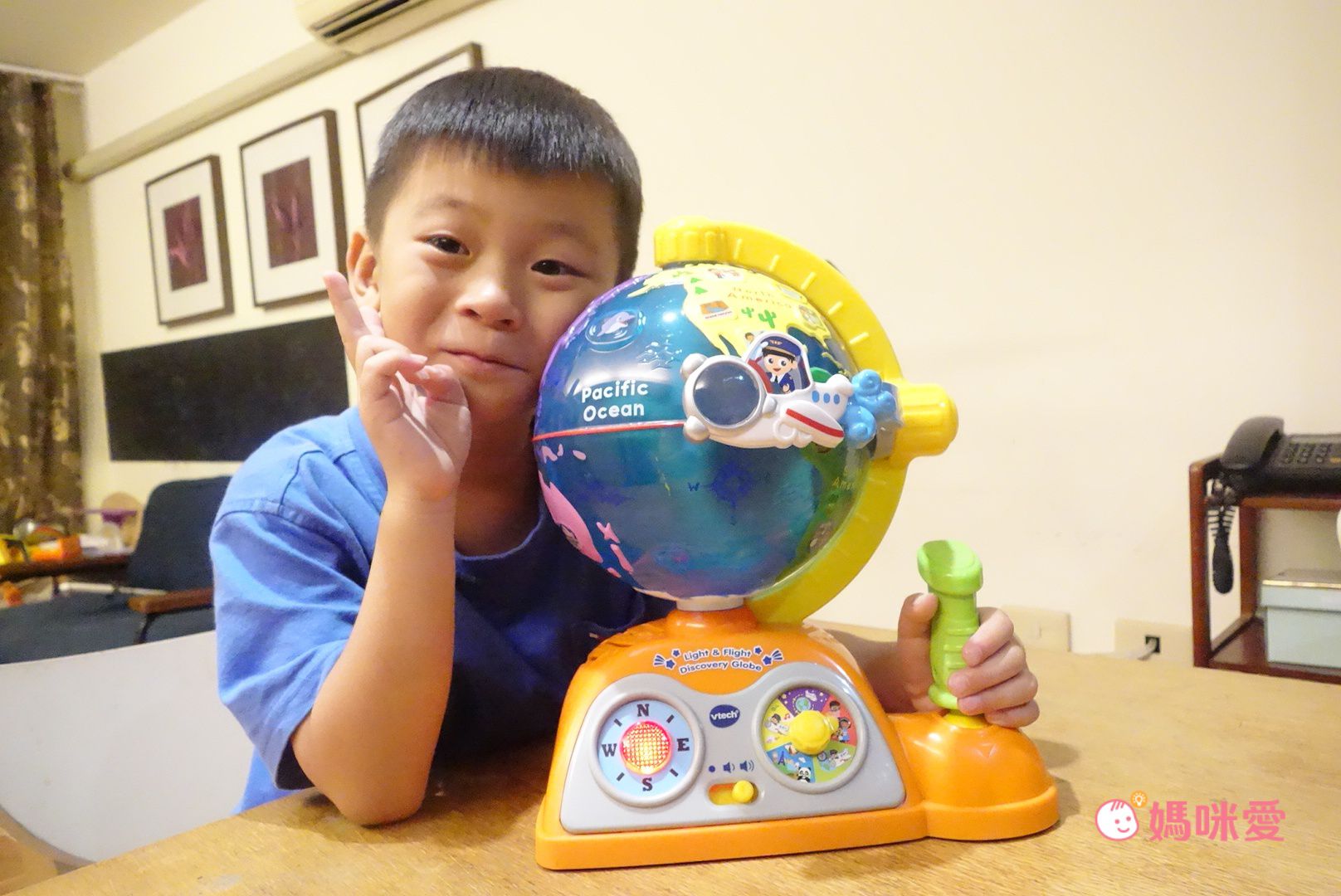 化身飛行員探索世界【Vtech】聲光探索地球儀