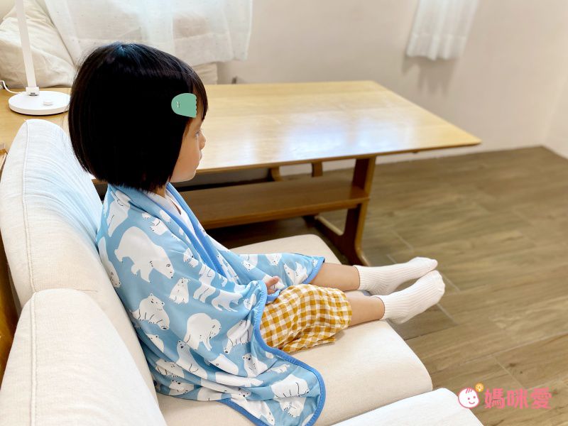 日本 DAIKAI - 3way 接觸涼感蓋毯/披肩/小外套-愜意花園-粉藍 (100x70cm)