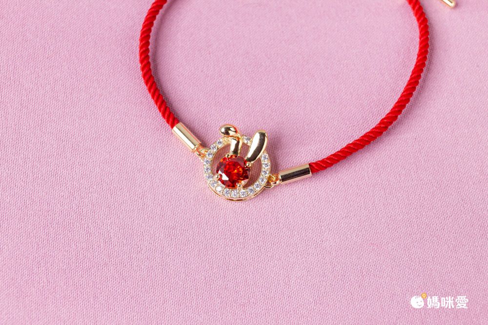 兔年喜氣洋洋拜年手鍊/過年紅繩-玉兔 (周長約17cm)