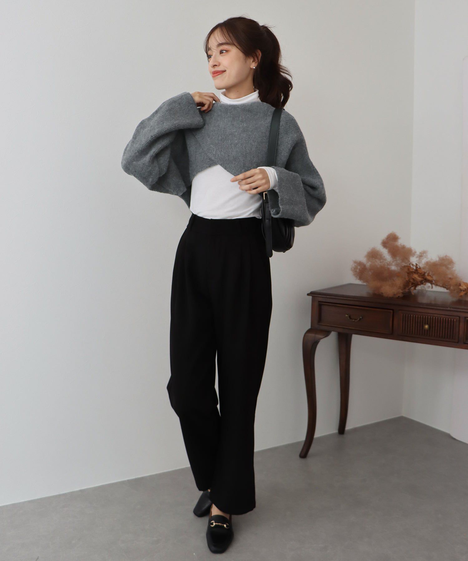 日本 BLUE EAST - 交叉短版針織長袖罩衫-淺灰