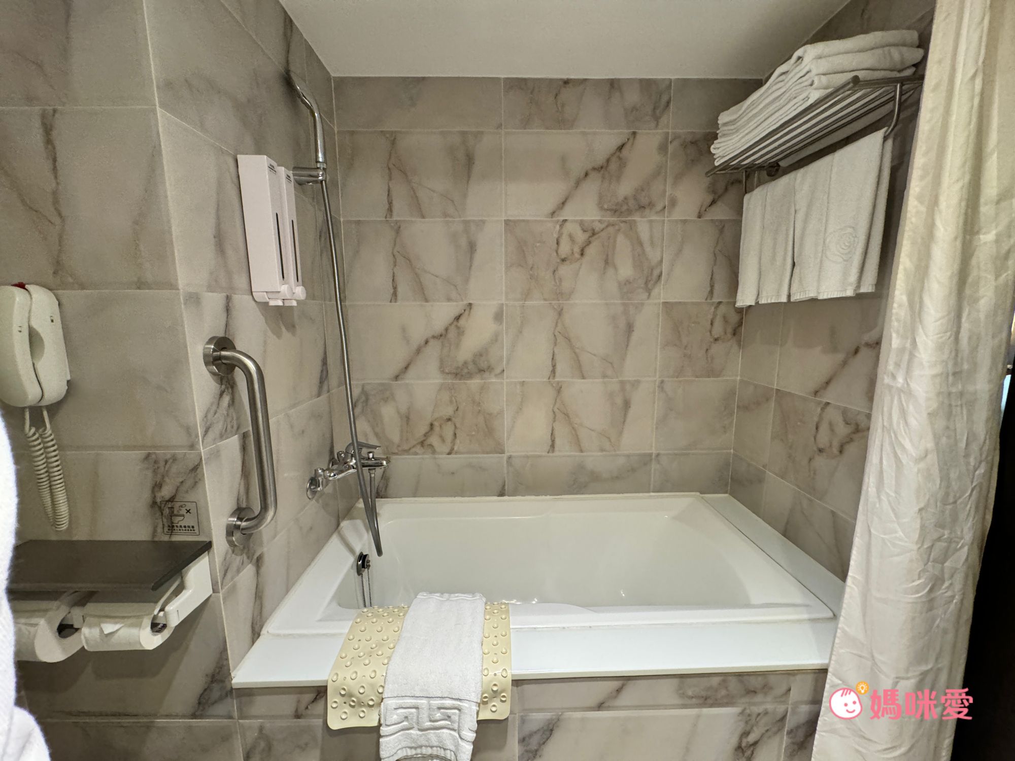 親子友善【承攜行旅 高雄六合館】破百坪賽車場 / 戶外泳池