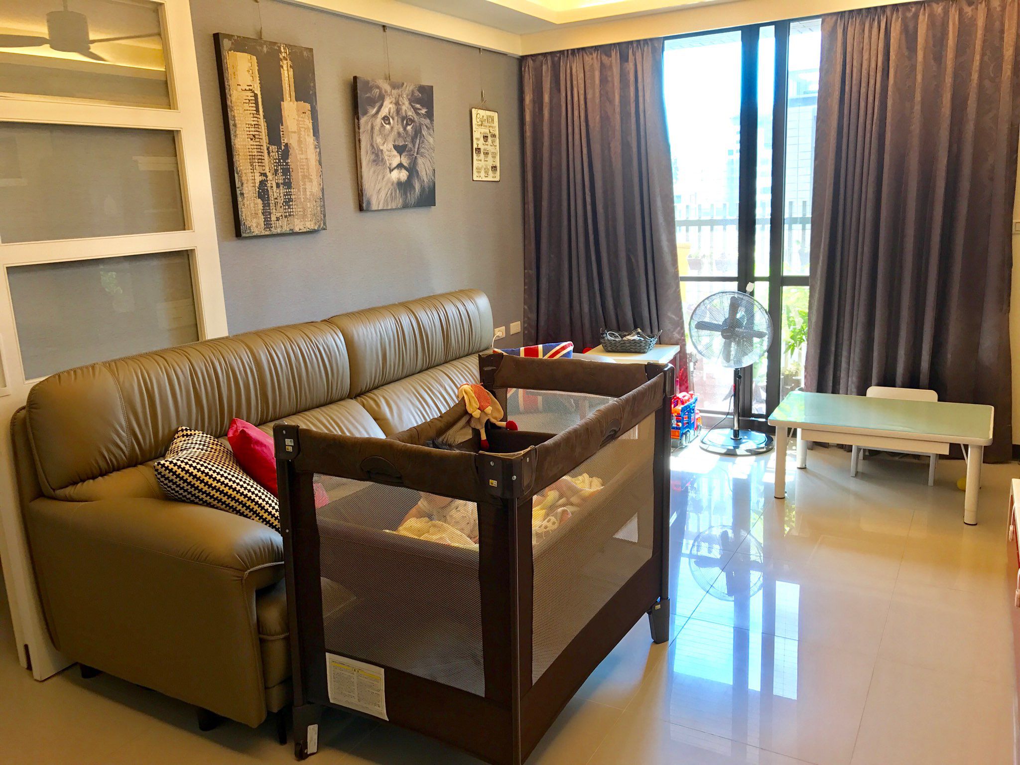 二手。八成新。床墊有破損。500元。Aprica愛普力卡嬰兒床