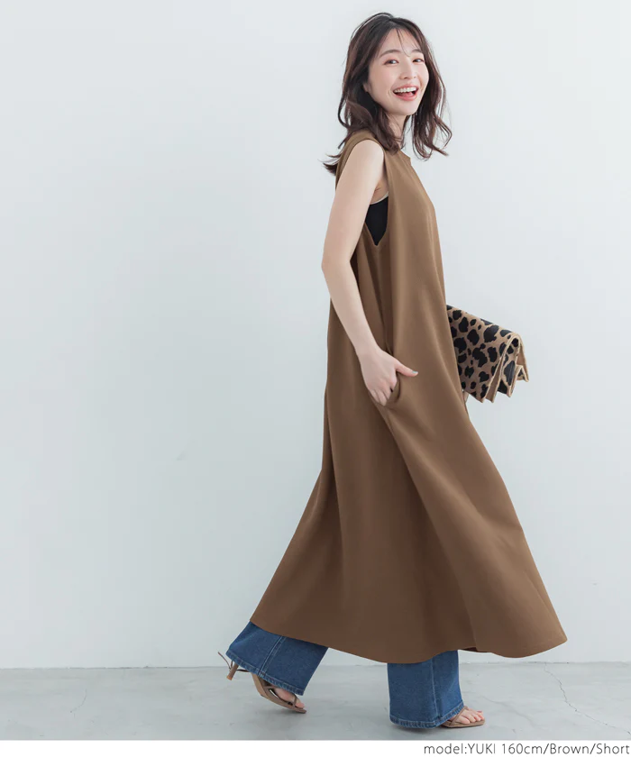 日本 COCA - 素面舒適彈性無袖A字洋裝-黑