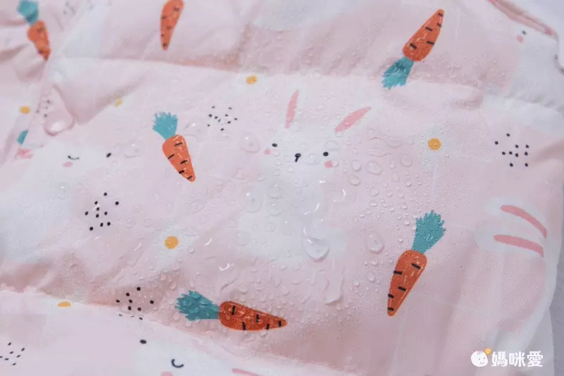 兒童衍縫輕量羽絨背心-米白色蔬果-含绒量86%~90%