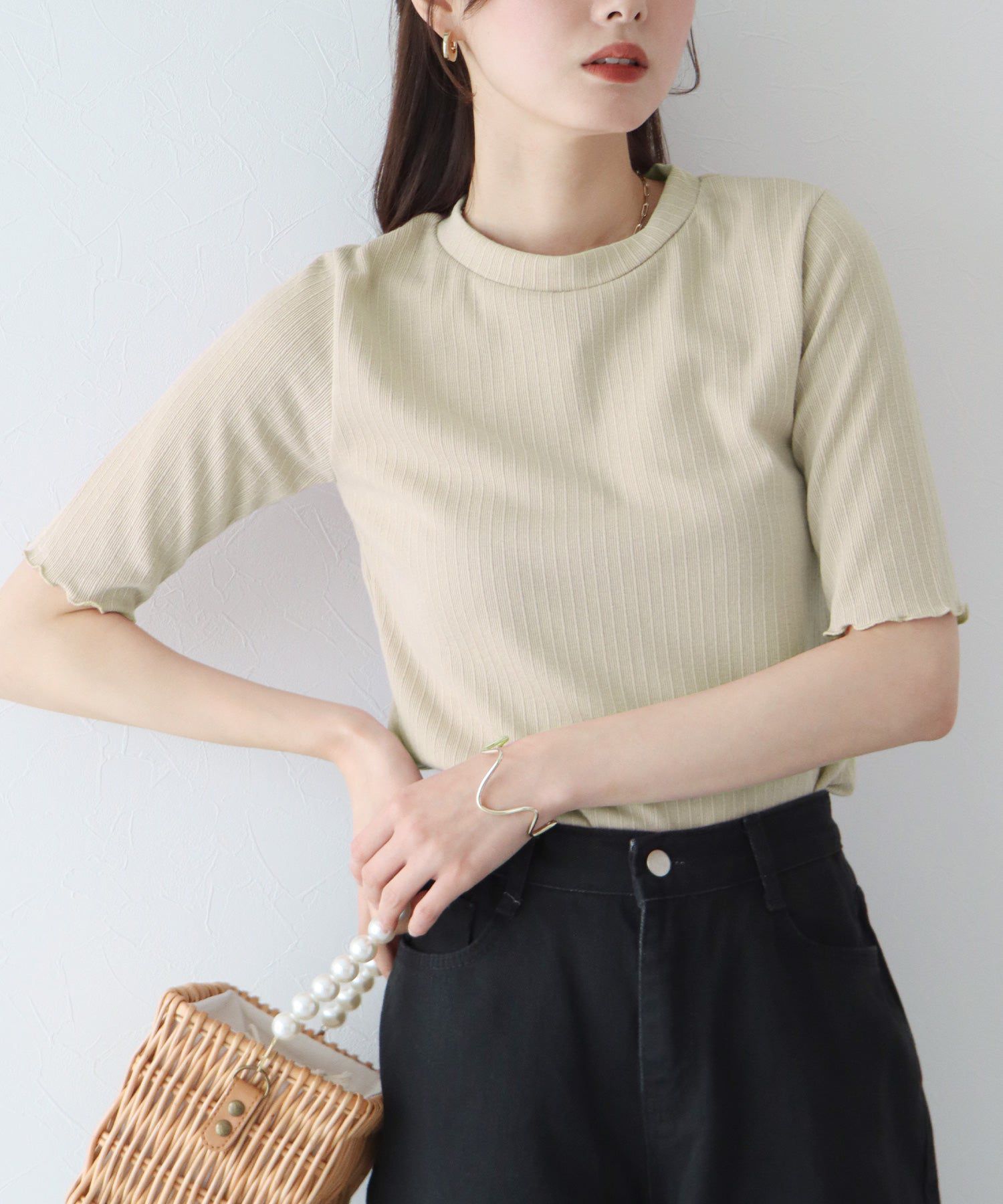 日本 BLUE EAST - 圓領彈性捲邊五分袖上衣-米杏