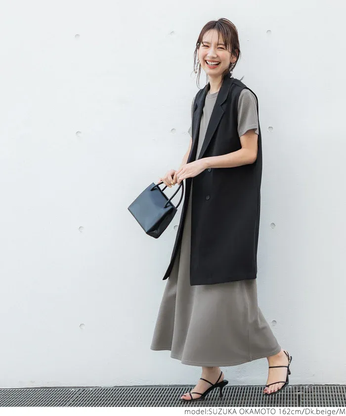 日本 COCA - 速乾彈性 修身圓領短袖洋裝-黑