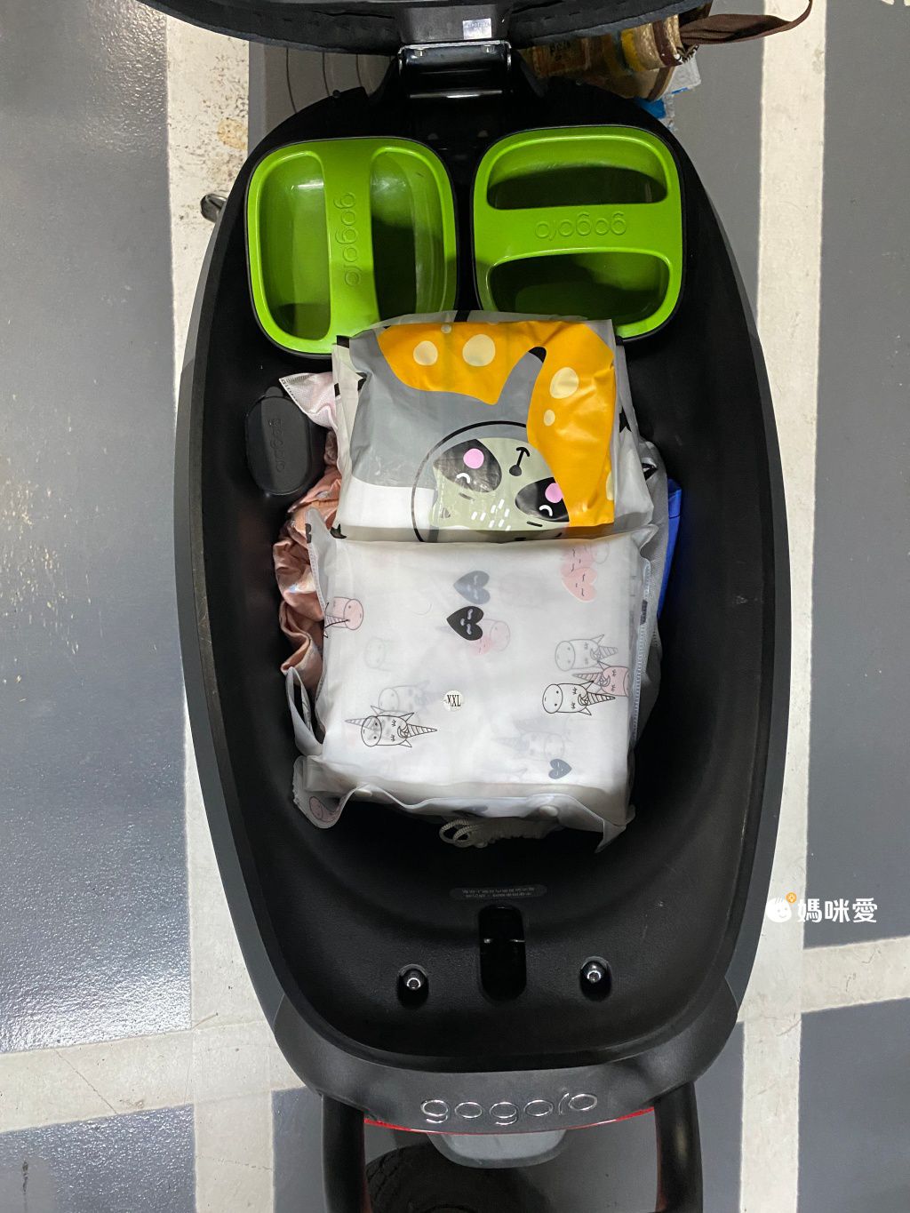 卡通圖書包位兒童雨衣(附收納袋)-小小人-帽簷無反光條