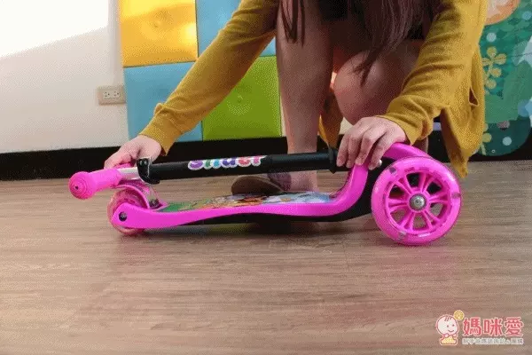 Slider 滑來滑趣兒童三輪滑板車打開不費力