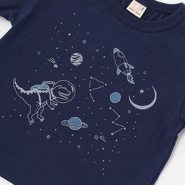 日本 petit main - 百搭印花短袖上衣-恐龍線條-卡其黃