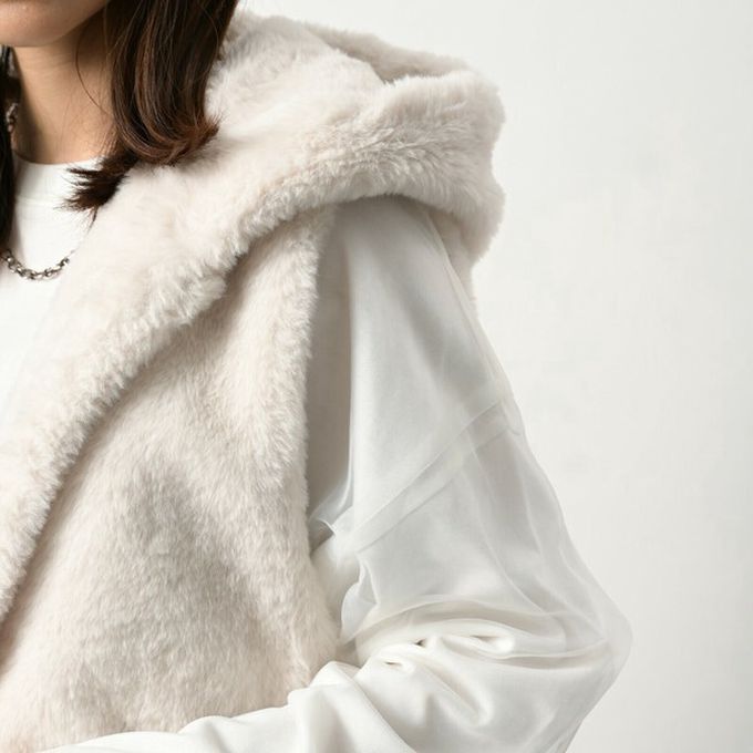 日本 ELENCARE DUE - 柔軟蓬鬆仿毛長版連帽背心(有口袋)-炭黑